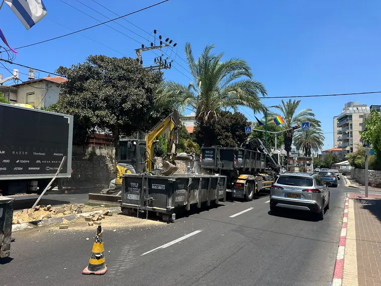 פינוי פסולת בלב העיר